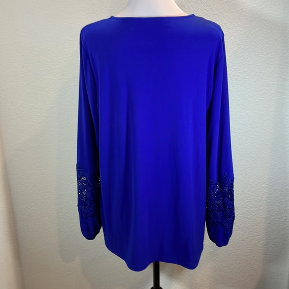 🌸Dennis Basso Blue Top Size L Blouse w/Lace embellishment on sleeve Size L EUC - Picture 2 of 4